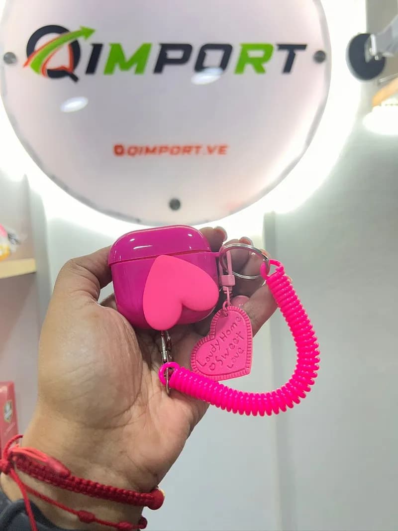 Case para AirPods Serie 4 Tipo Llavero Fucsia con Corazón