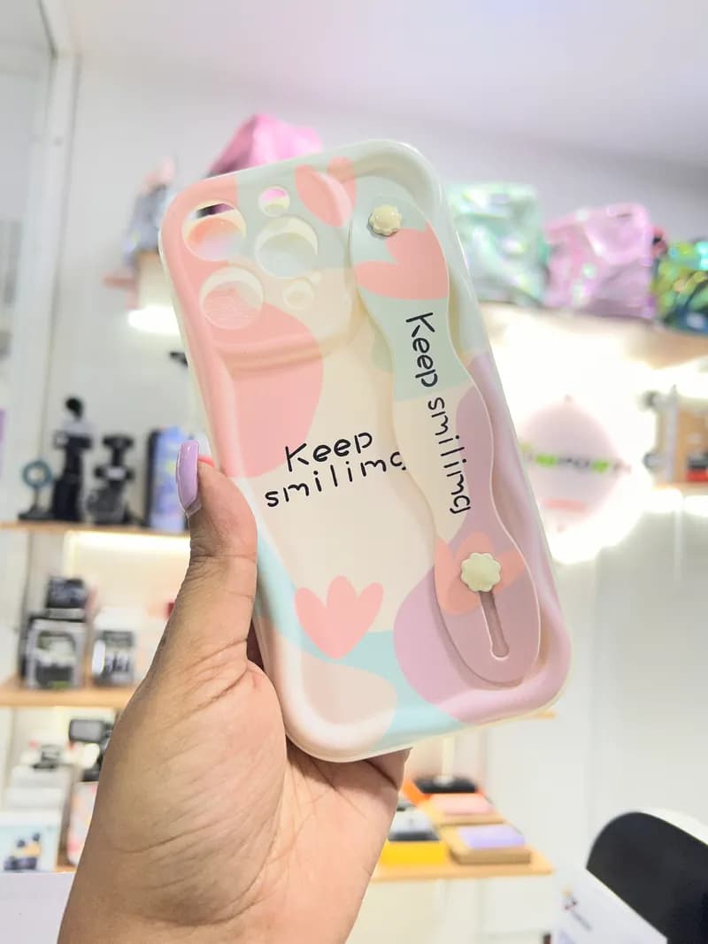 Forro iPhone 15 Pro Max con Manilla de Agarre