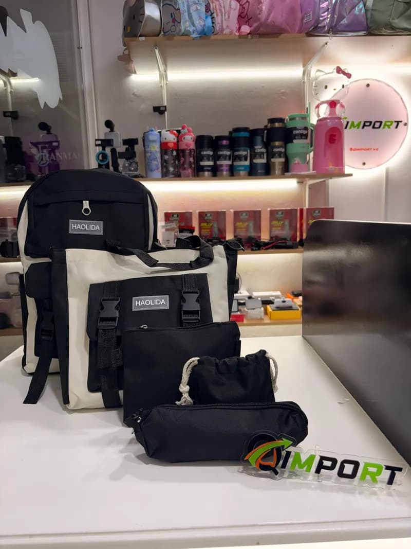 Set Bolso 5 Piezas HAOLIDA | Mochila + Bolso + Estuches + Accesorio con Oso y Chapas