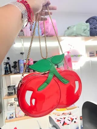 Cartera Cereza con Cadena Dorada | Bolso Crossbody Brillante y Original 2