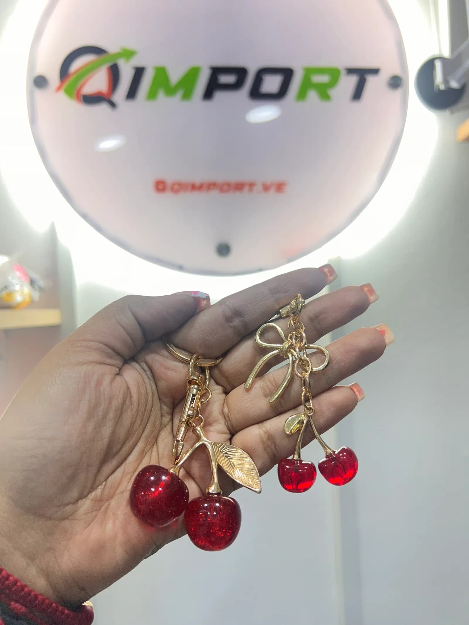 Llavero Cereza Mediano Sencillo | Accesorio Elegante para Llaves y Bolsos