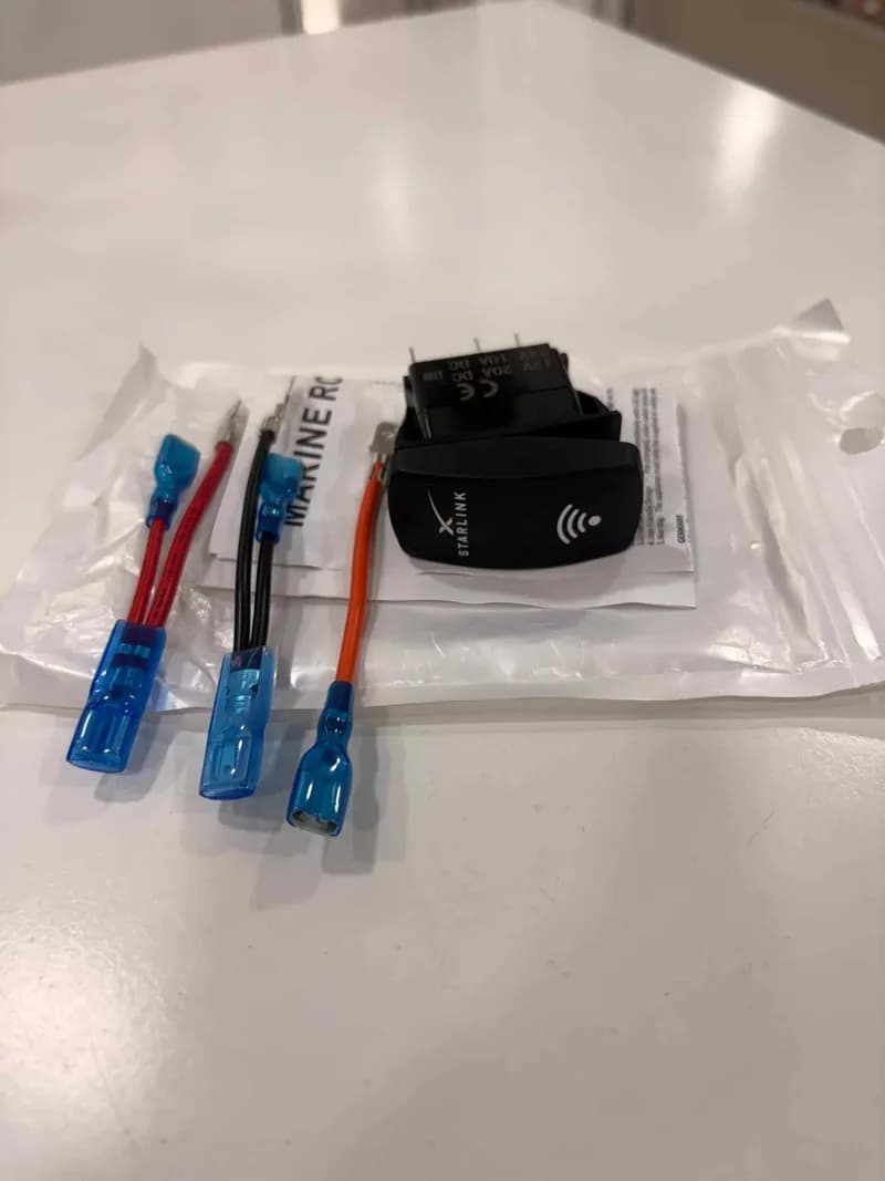 Botón Basculante Starlink de 5 Pines para Tablero (12V 20A / 24V 10A) - Switch con Icono Iluminado y Kit de Cables