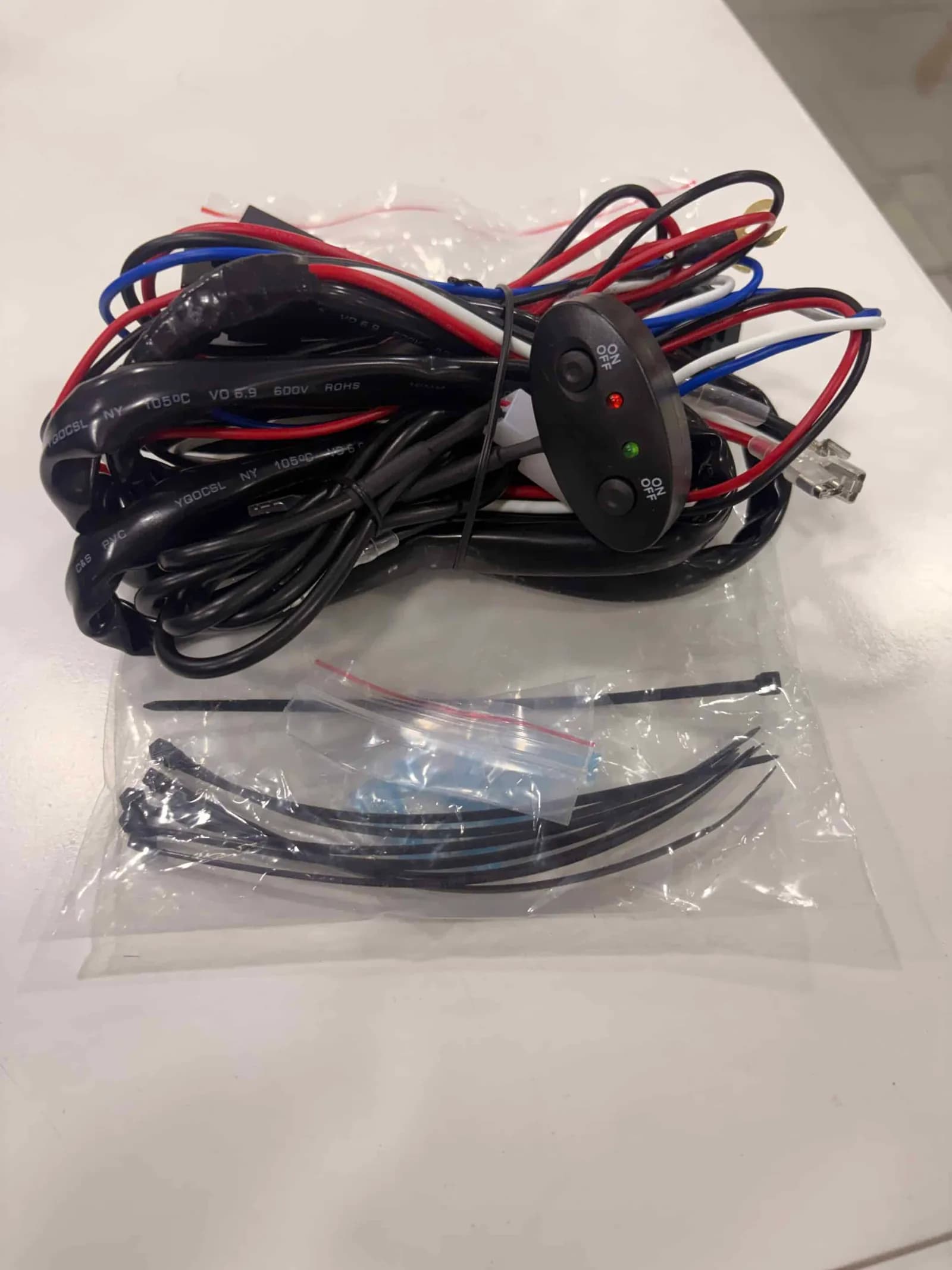 Kit de Arnés de Cableado Profesional de 12V para Faros con Luz Dual (Blanca/Amarilla) - Incluye Switch de Control Independiente Doble y Accesorios