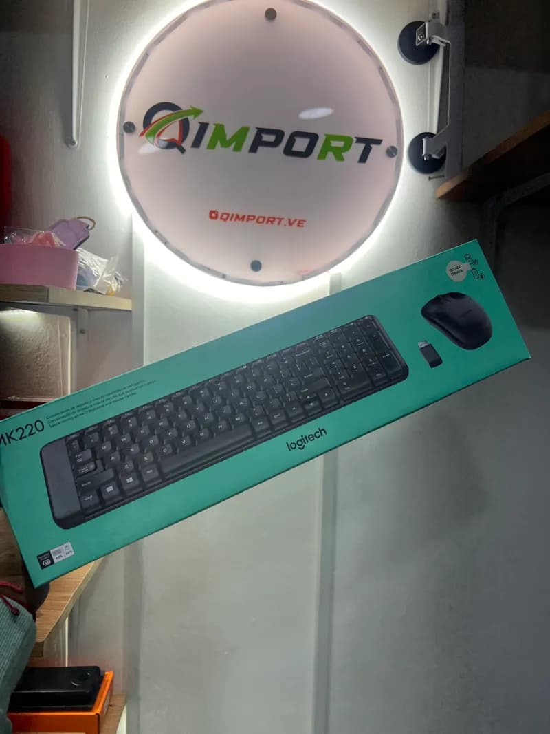 Teclado y Mouse Inalámbrico Logitech MK220