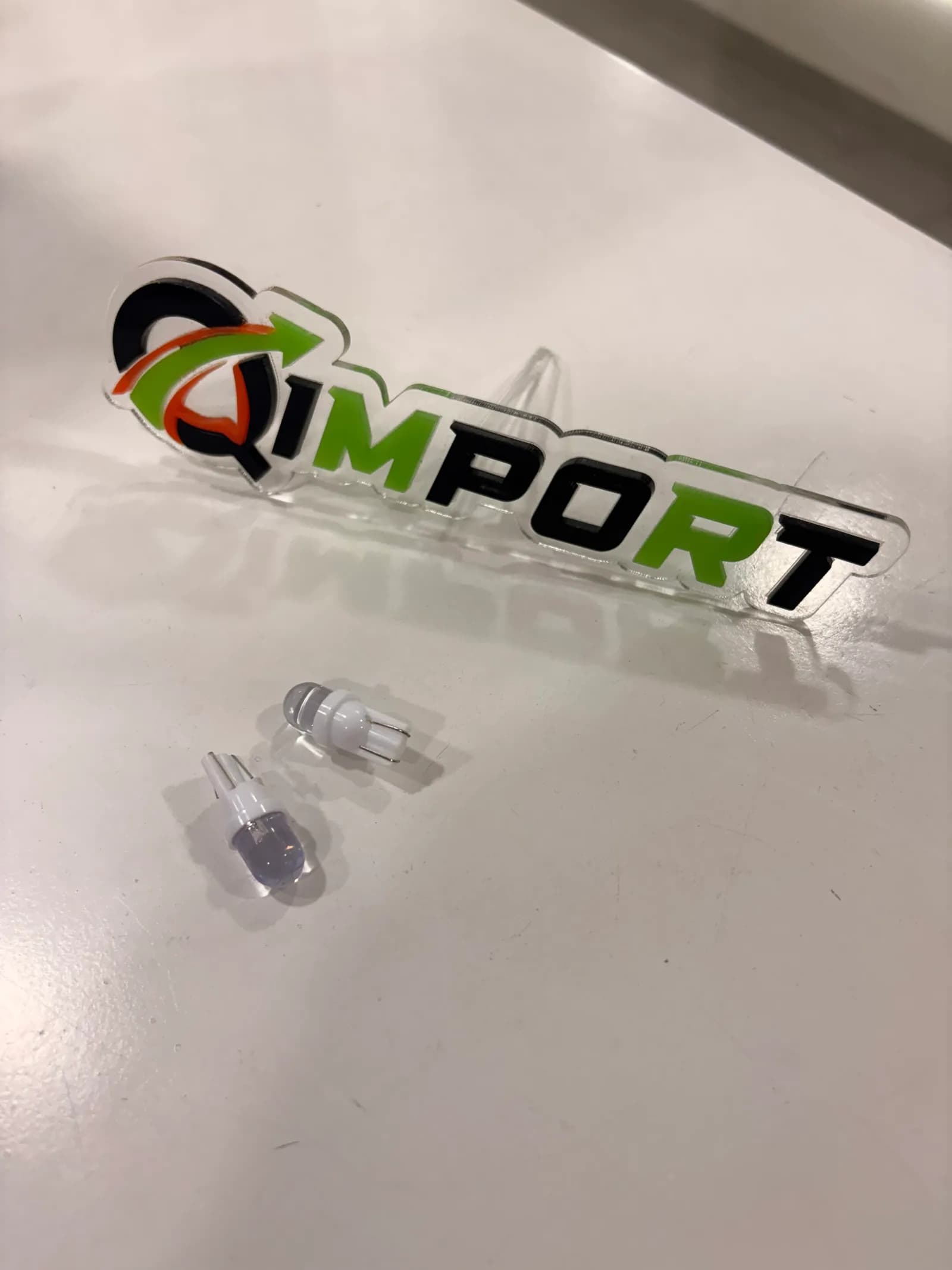 Bombillos Luz LED Baja y Cocuyos T10 Tipo Lupa para Carro y Moto (El Par) - Proyección Focalizada